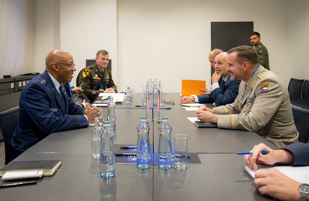 CJCS Meets with Czech CHOD