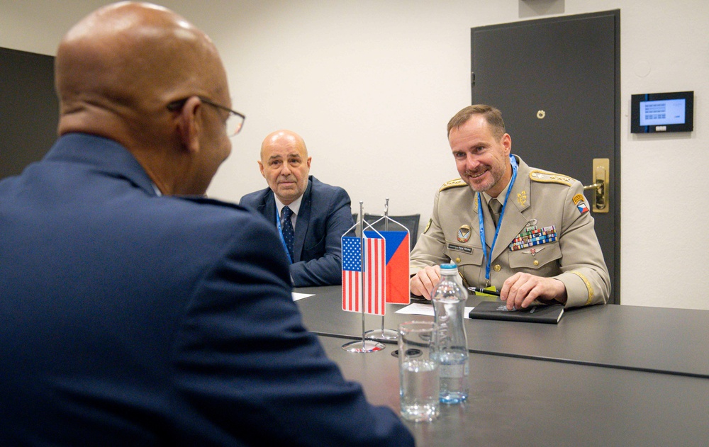 CJCS Meets with Czech CHOD