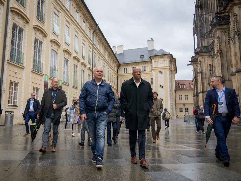 CJCS Tours Prague Castle