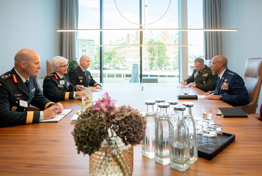 CJCS Meets with Canada CHOD