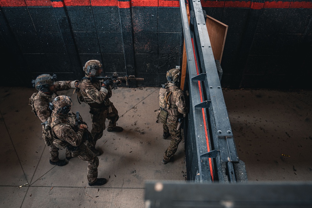 10th Special Forces Group (Airborne) Hosts Special Forces Advanced Urban Combat Course