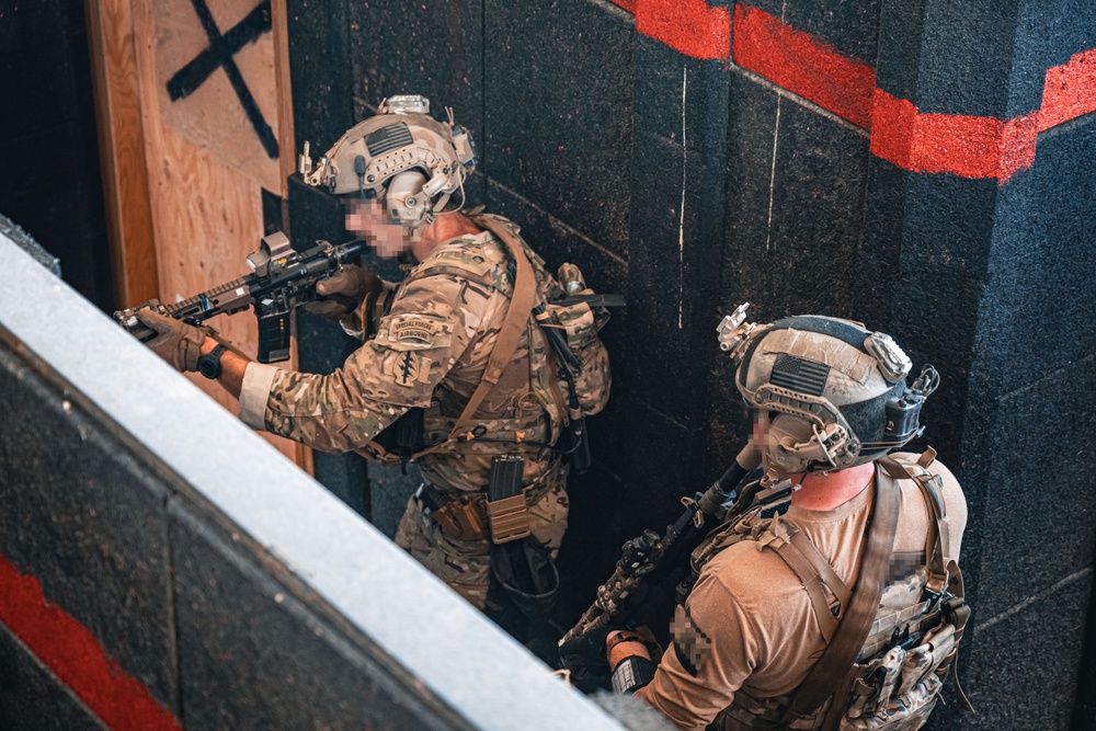 10th Special Forces Group (Airborne) Hosts Special Forces Advanced Urban Combat Course