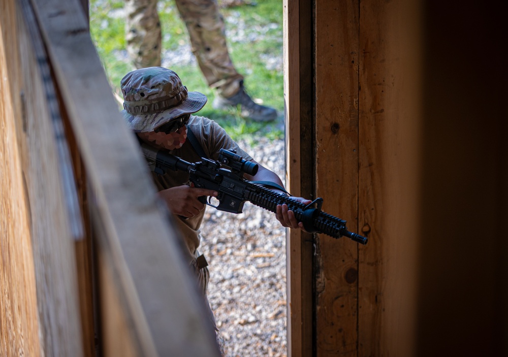 Alabama National Guard Special Forces Soldiers conduct barrier and shoot house training