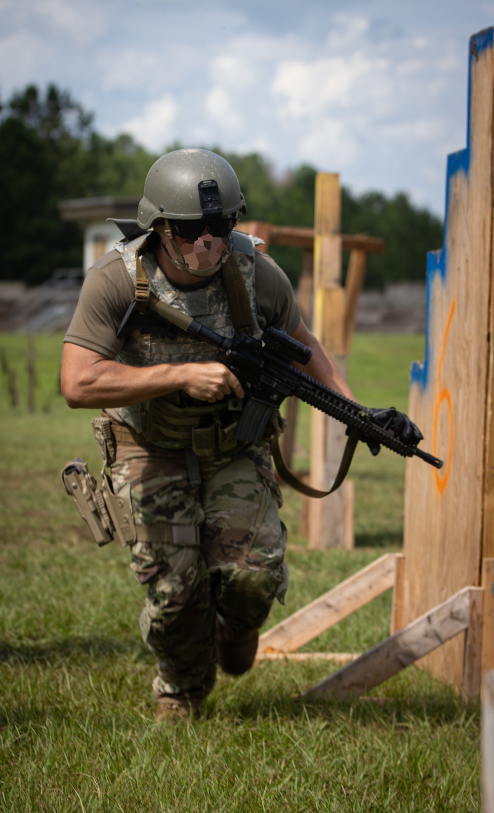 Alabama National Guard Special Forces Soldiers conduct barrier and shoot house training