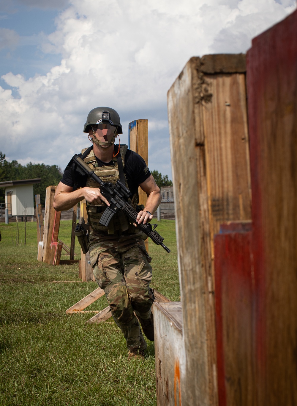 Alabama National Guard Special Forces Soldiers conduct barrier and shoot house training