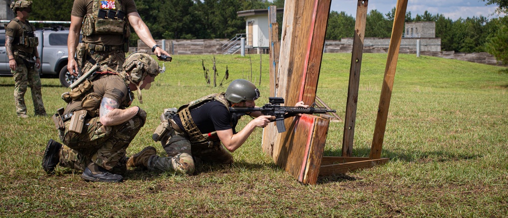 Alabama National Guard Special Forces Soldiers conduct barrier and shoot house training