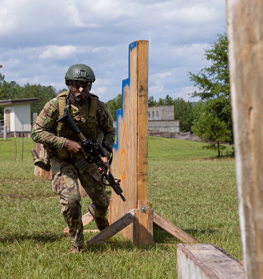 Alabama National Guard Special Forces Soldiers conduct barrier and shoot house training