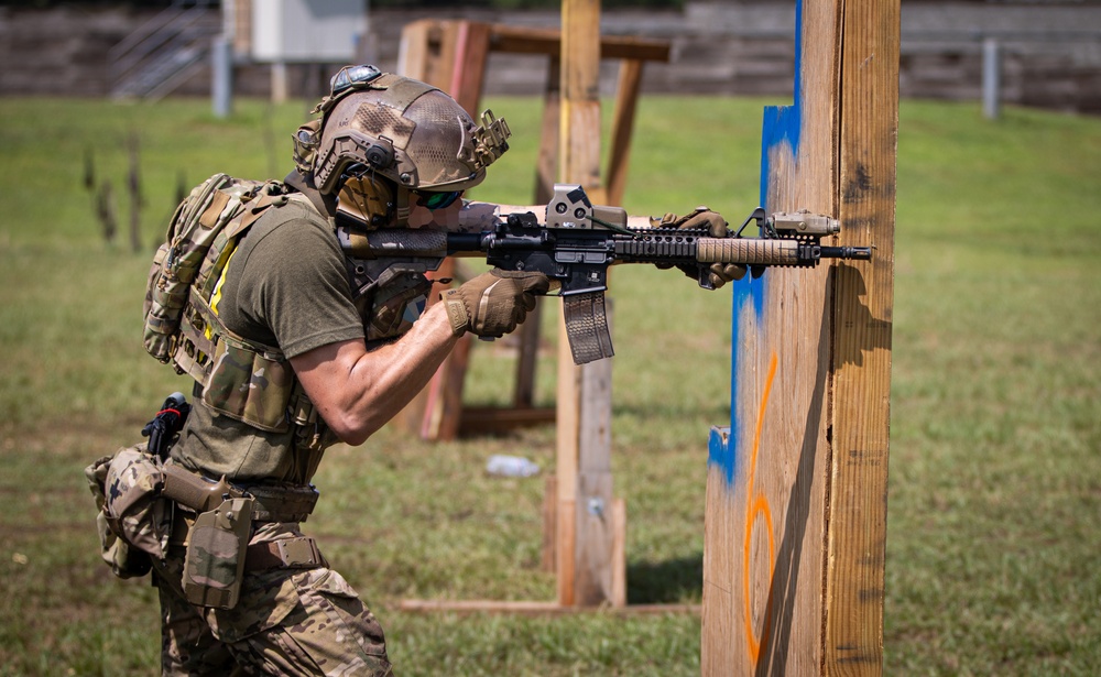 Alabama National Guard Special Forces Soldiers conduct barrier and shoot house training