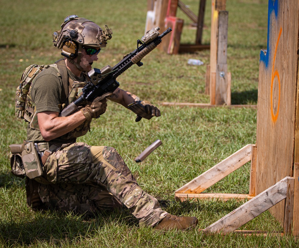 Alabama National Guard Special Forces Soldiers conduct barrier and shoot house training