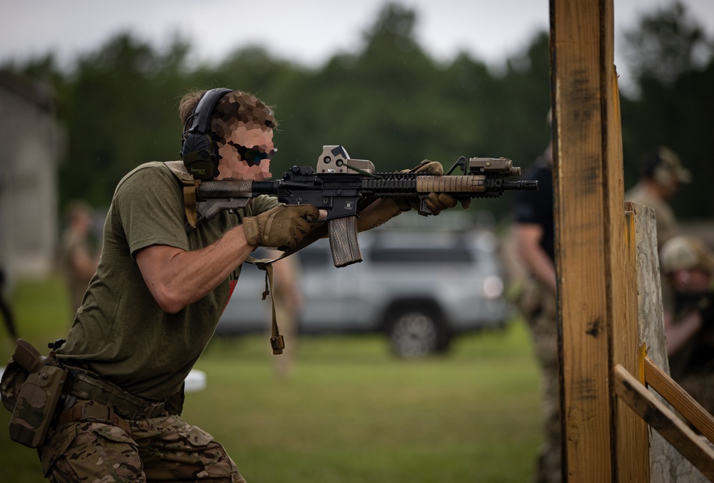 Alabama National Guard Special Forces Soldiers conduct barrier and shoot house training