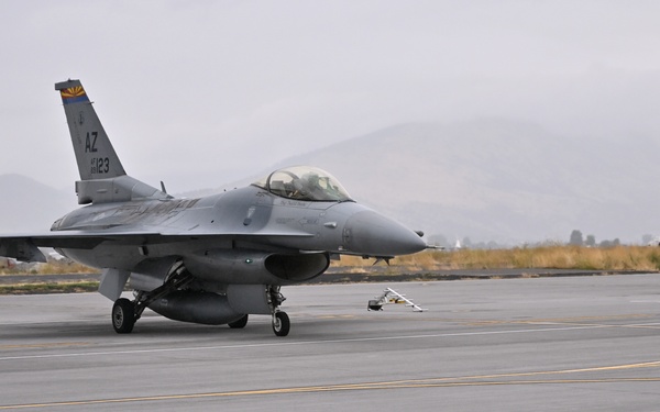 Arizona F-16s spend two weeks in Oregon