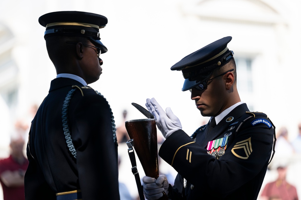 Members of Leadership VA Participate in a Public Wreath-Laying Ceremony at the Tomb of the Unknown Soldier