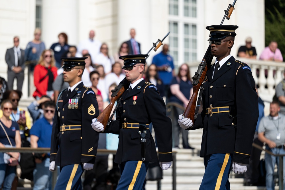 Members of Leadership VA Participate in a Public Wreath-Laying Ceremony at the Tomb of the Unknown Soldier