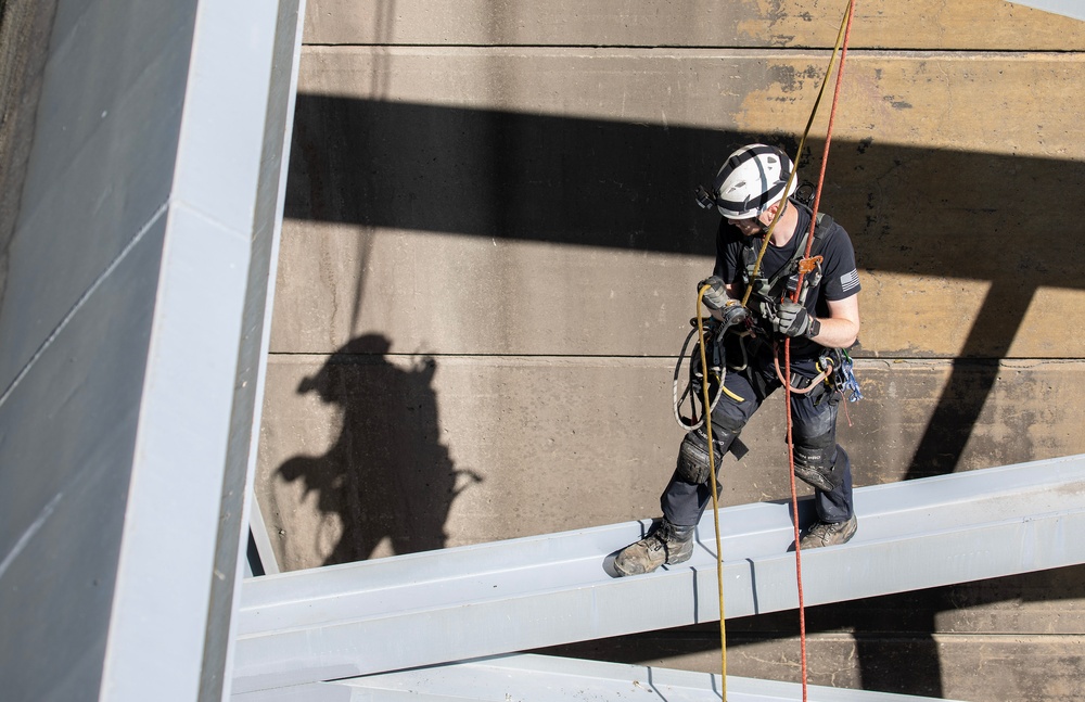 USACE, BOR conduct periodic inspection of Gavins Point Dam’s spillway tainter gates