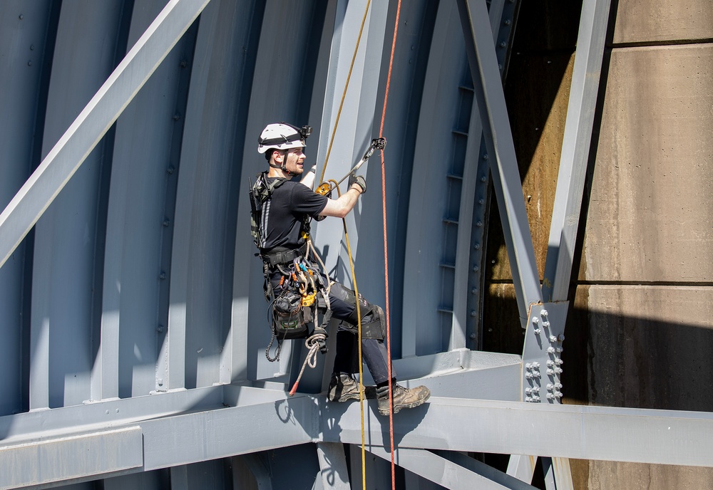 USACE, BOR conduct periodic inspection of Gavins Point Dam’s spillway tainter gates