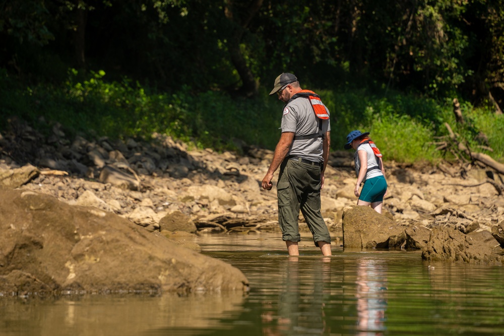 Employees from the U.S. Army Corps of Engineers Louisville District help to relocate mussels at Green River near Brownsville, KY, Sep. 6, 2024