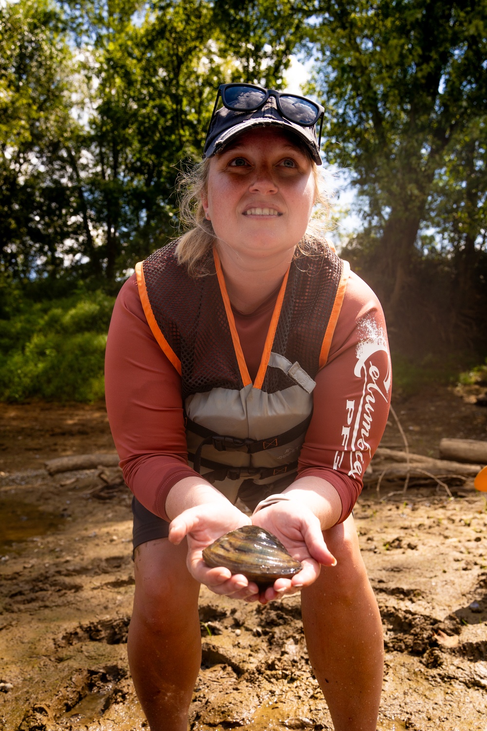 Employees from the U.S. Army Corps of Engineers Louisville District help to relocate mussels at Green River near Brownsville, KY, Sep. 6, 2024