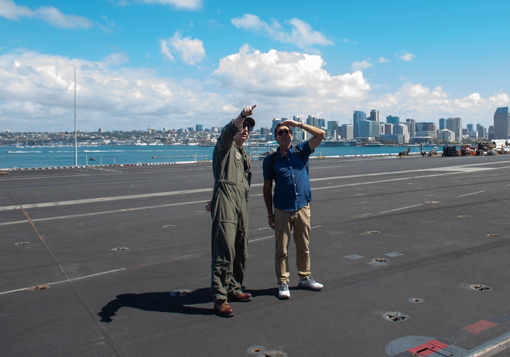 USS Lexington (CV-16) Museum staff tours USS Carl Vinson