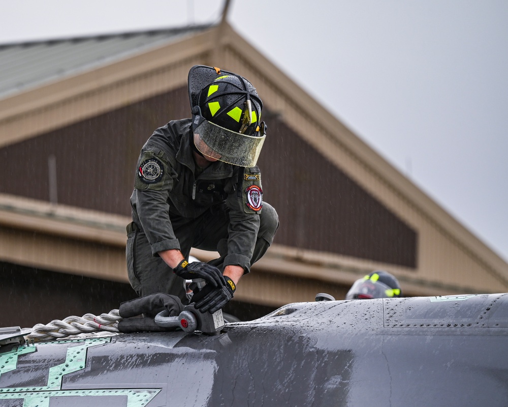 388 LSS trains with Marines during aircraft recovery exercise