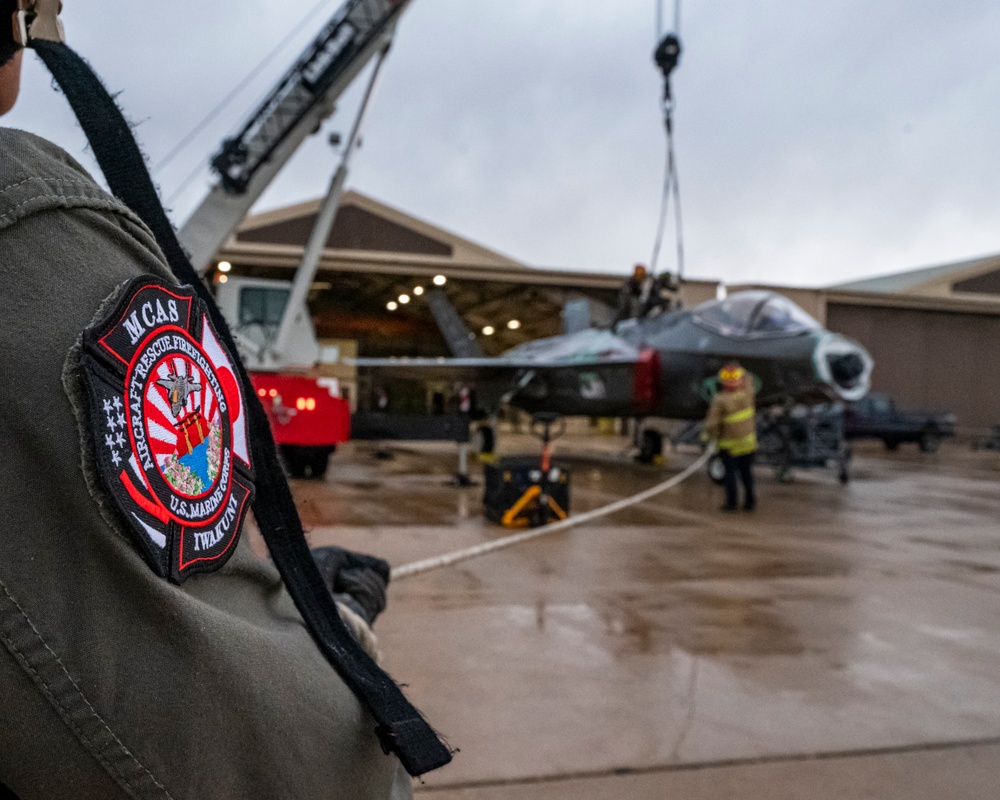 388 LSS trains with Marines during aircraft recovery exercise