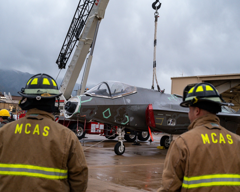 388 LSS trains with Marines during aircraft recovery exercise