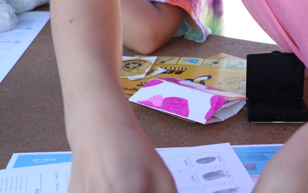 Families Learn About Fingerprinting at NMAS Event