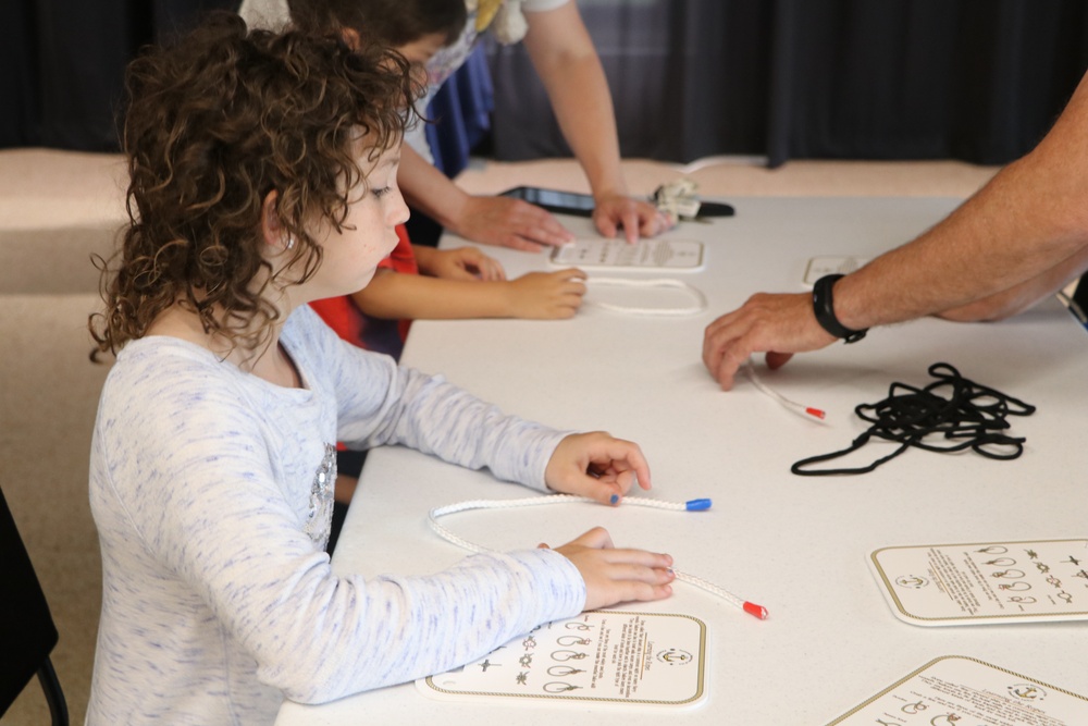 Participants Learn Knot Typing at NMAS