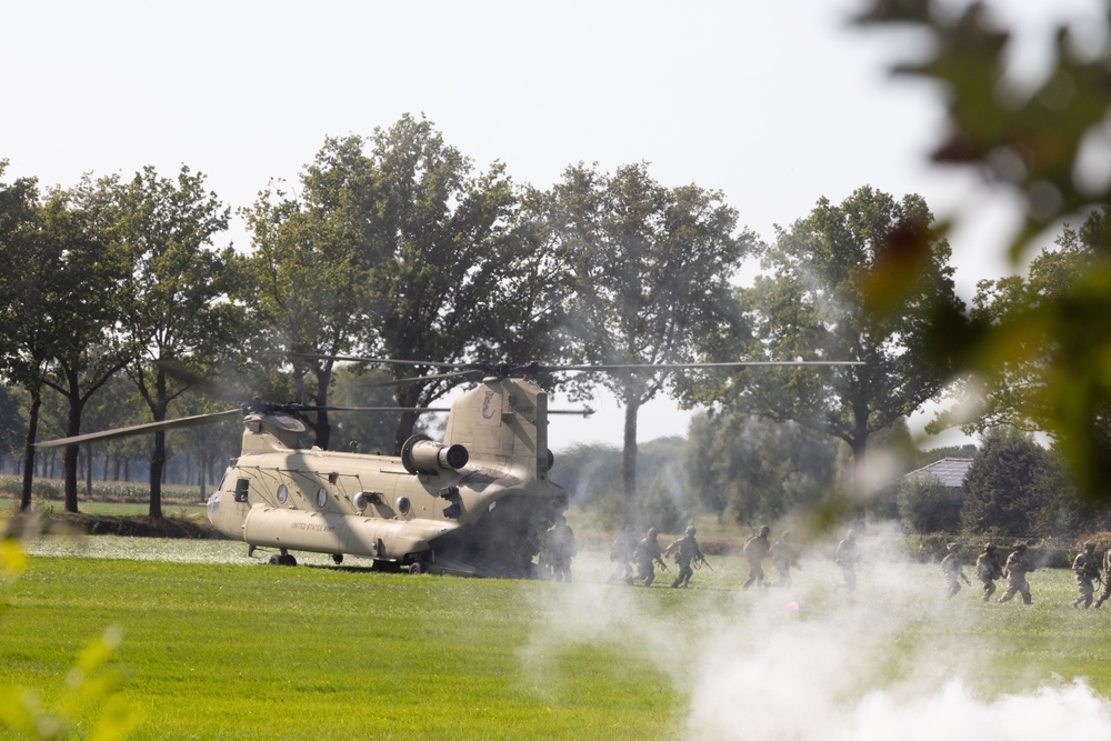 Operation Market Garden 80th Anniversary: 101st Airborne Division Air Assault Demonstration