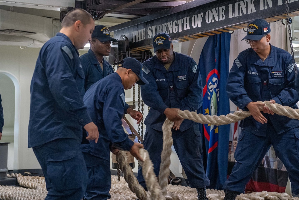 USS Ronald Reagan (CVN 76) shifts piers