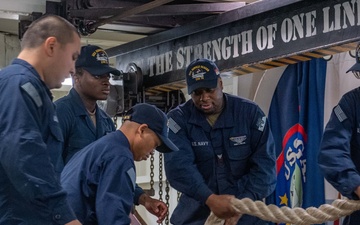 USS Ronald Reagan (CVN 76) shifts piers