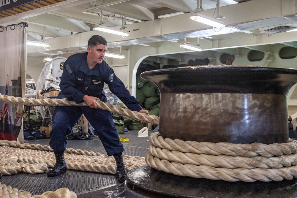 USS Ronald Reagan (CVN 76) shifts piers