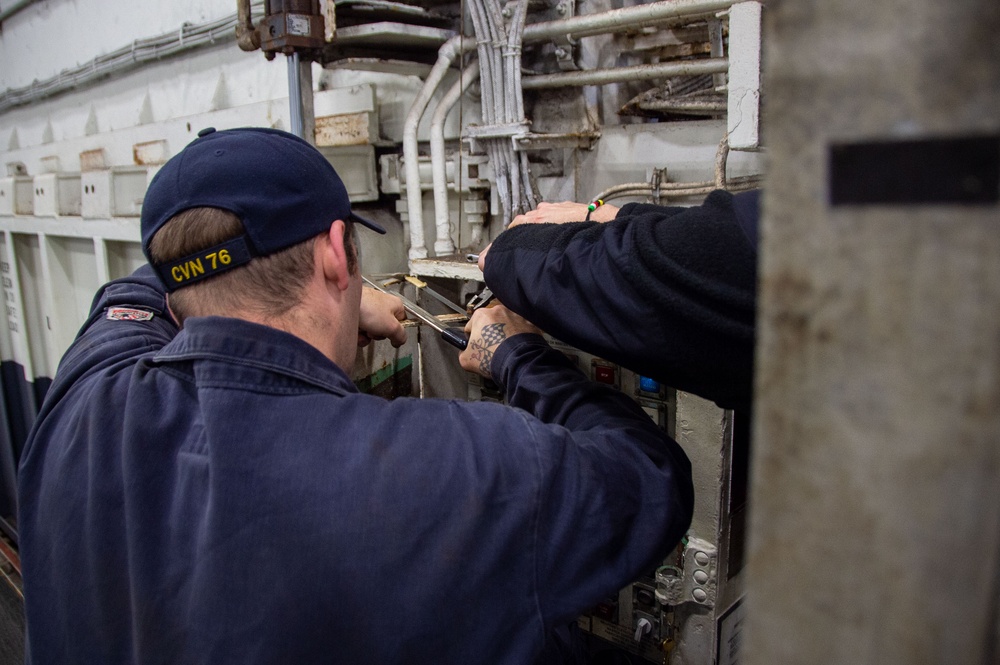 USS Ronald Reagan (CVN 76) Sailors conduct maintenance