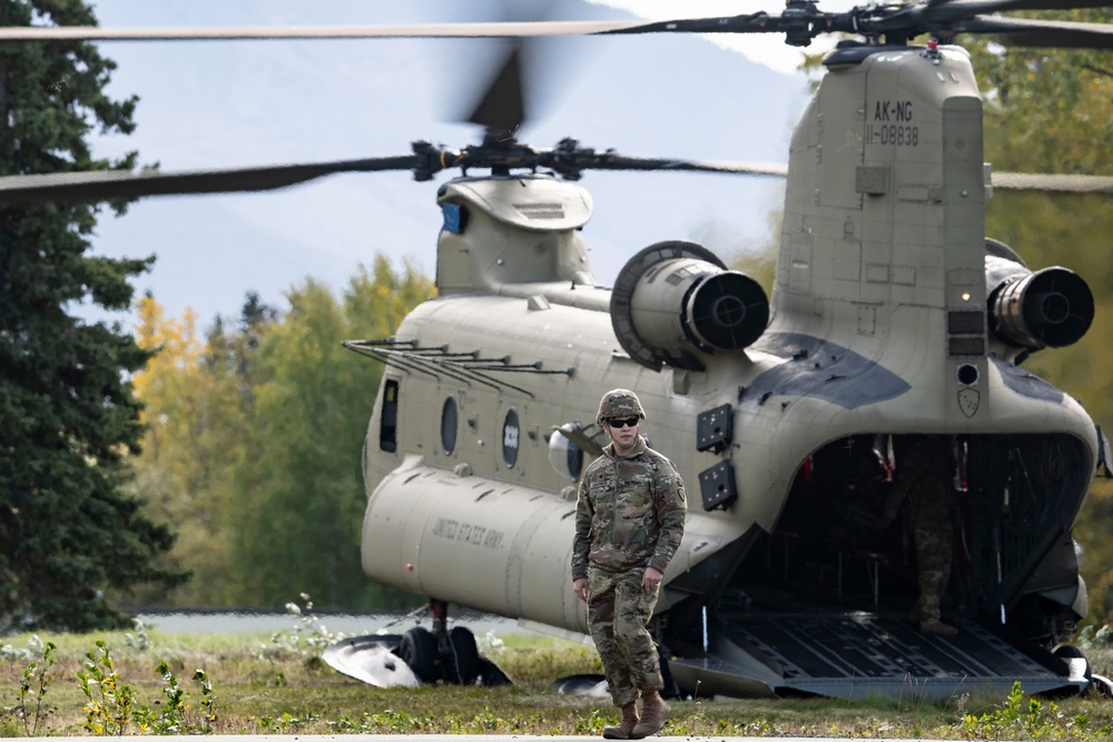 U.S. Air Force and Alaska Army National Guard conduct joint munitions sling load operations