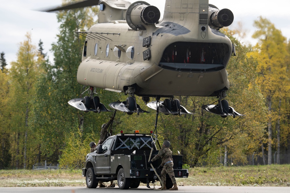 U.S. Air Force and Alaska Army National Guard conduct joint munitions sling load operations