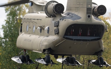 U.S. Air Force and Alaska Army National Guard conduct joint munitions sling load operations