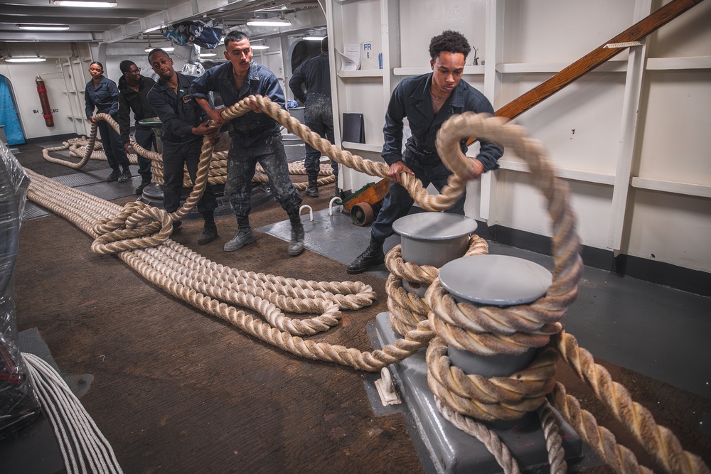 George Washington Sailors conduct Sea and Anchor detail