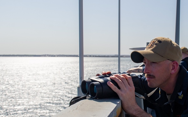 Emory S. Land Departs HMAS Stirling