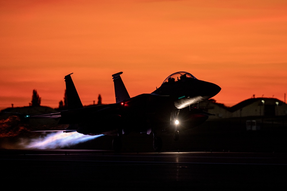 492nd Fighter Squadron begins Night Operations