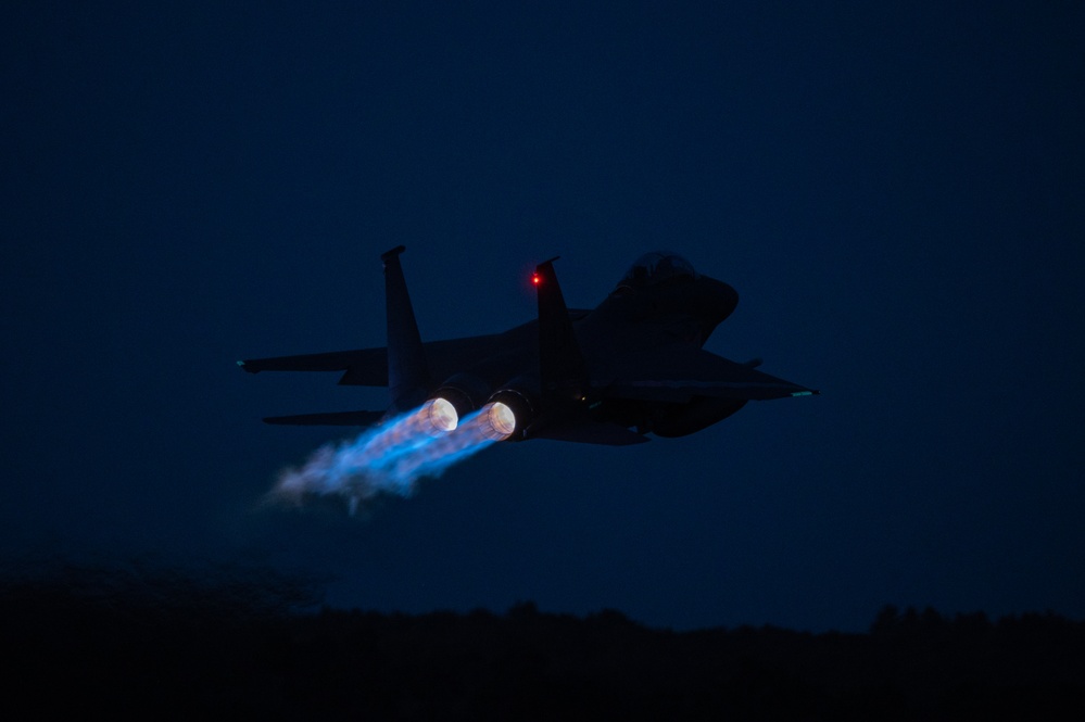 492nd Fighter Squadron begins Night Operations