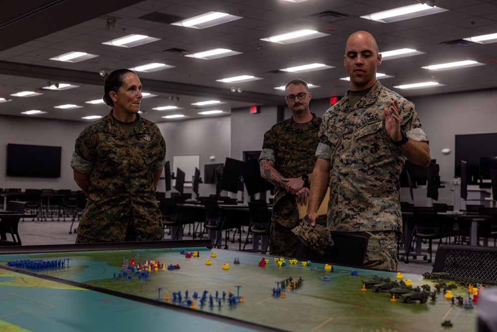 LtGen. Shea Visits II MEF’s new simulation center