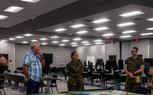 Lt. Gen. Shea Visits II MEF’s new Simulation Center