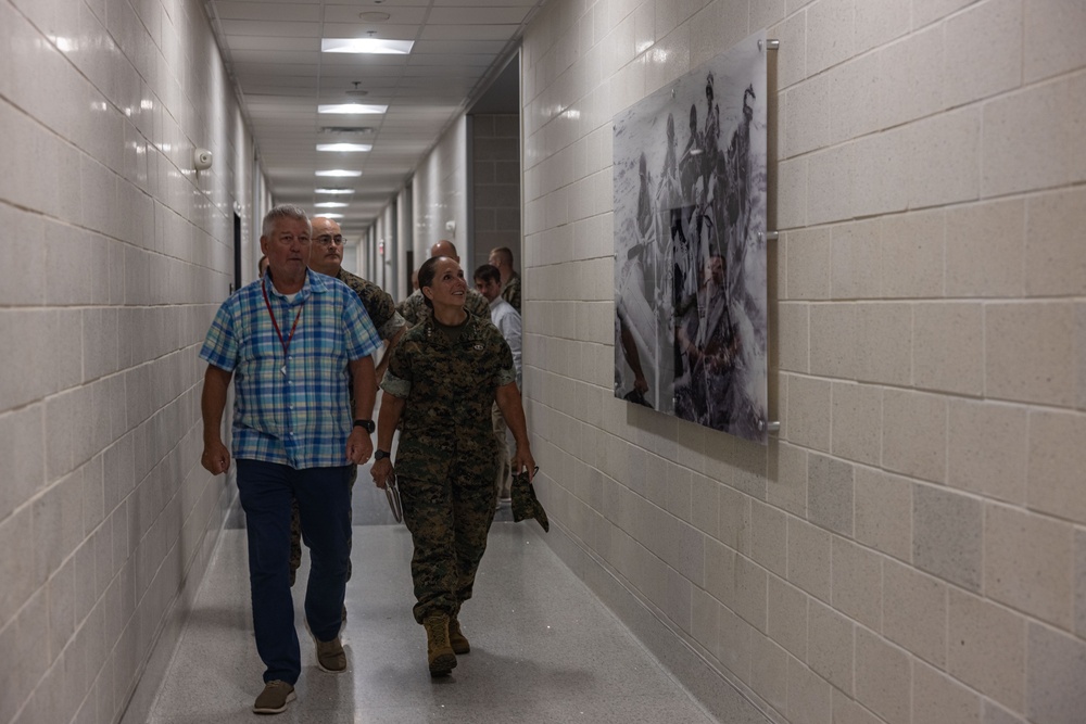 Lt. Gen. Shea Visits II MEF’s new Simulation Center