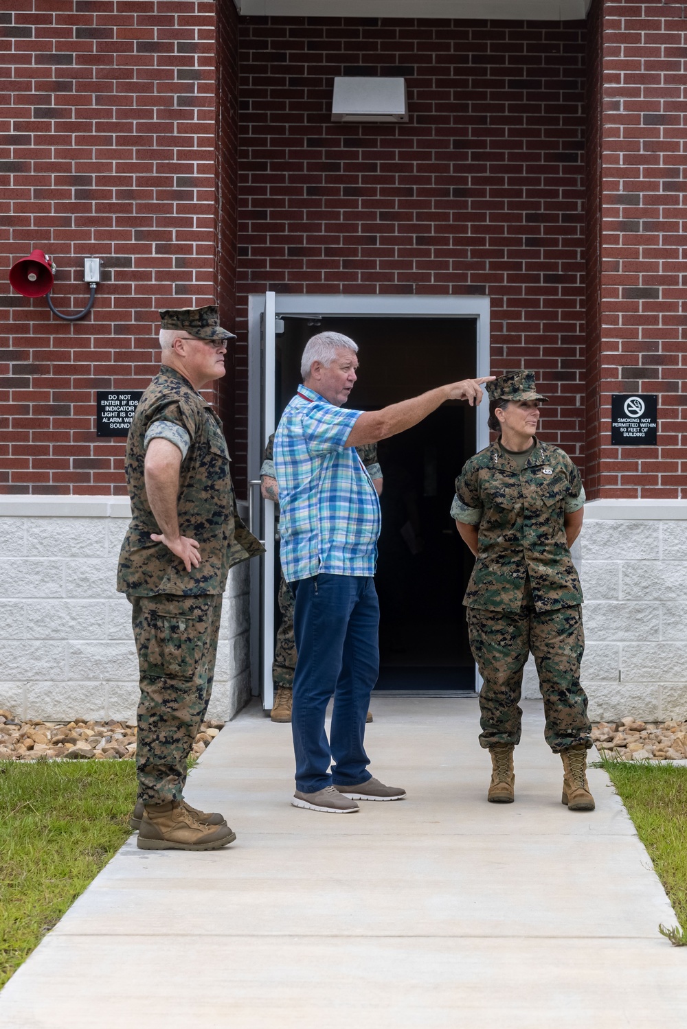 LtGen. Shea Visits II MEF’s new simulation center