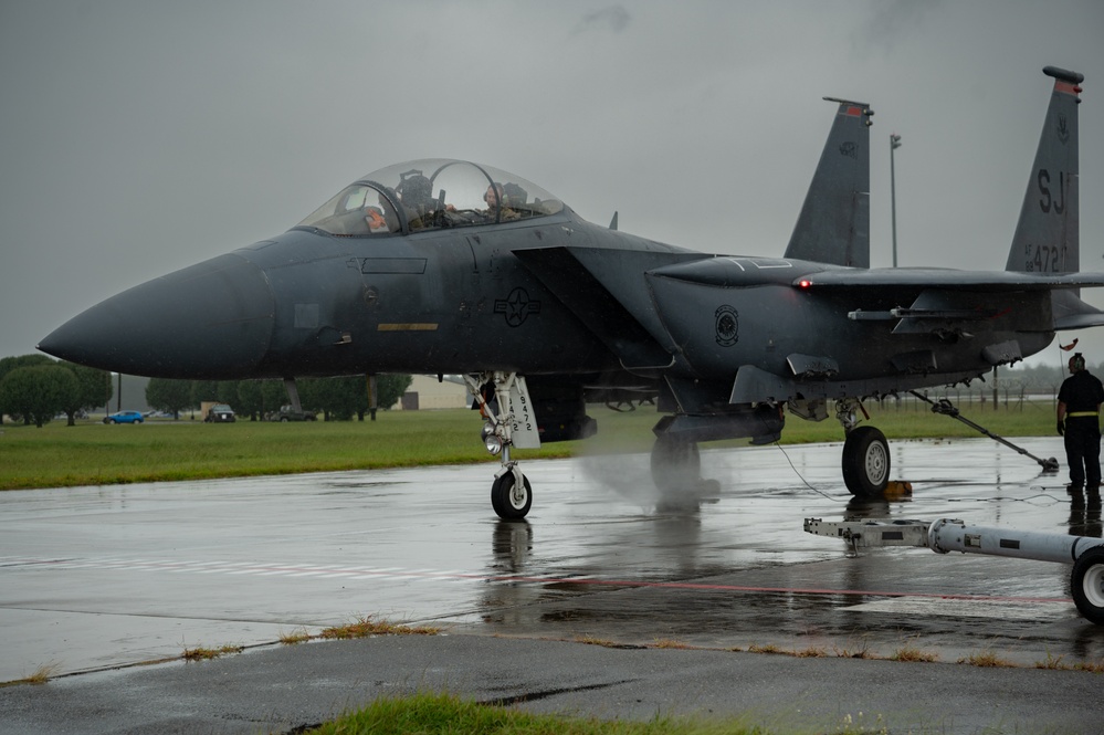 4th MXG performs engines run