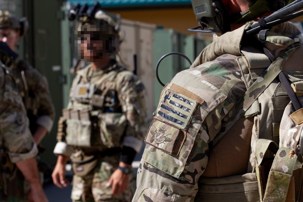 Greek partners prepare for CQB operation