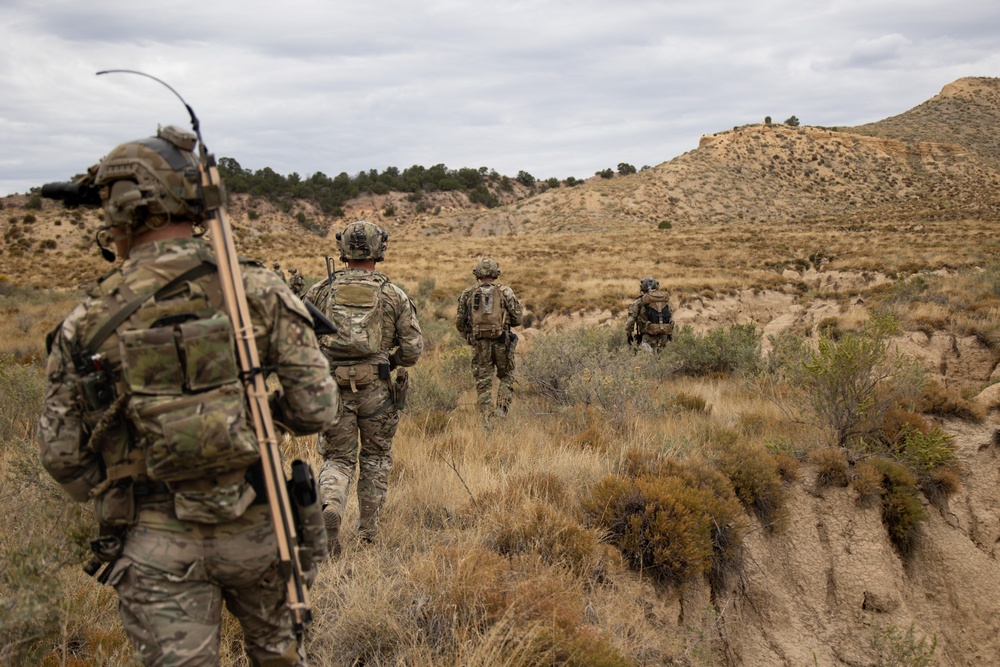 Green Berets and Greek partners maneuver to objective