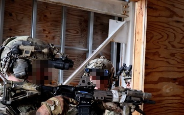Green Beret clears hallway
