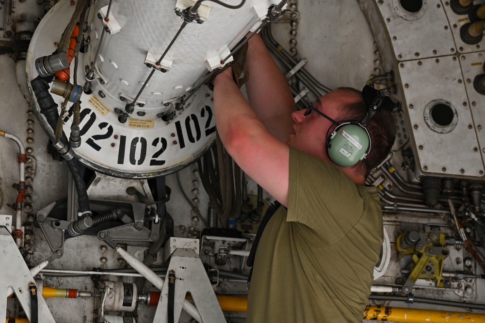 Ellsworth weapons load teams prepare B-1B Lancer during Raider Reach exercise