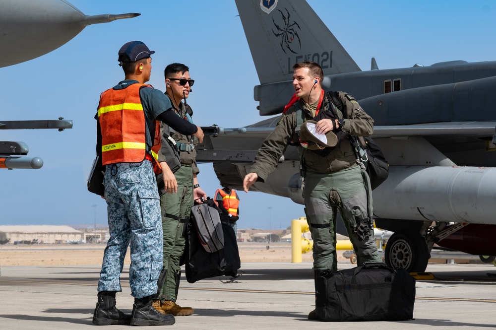Republic of Singapore Air Force arrives at Nellis for Green Flag