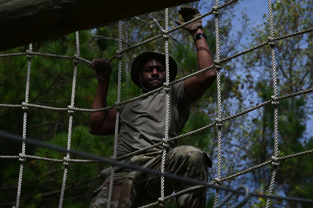 Air assault obstacle course climb